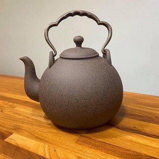 ［Chengyuan***］鶯歌陶瓷♦️仿鐵鏽 巖礦 銅把 瓦斯 燒水壺 容量：約1800cc {市價：6500元 }