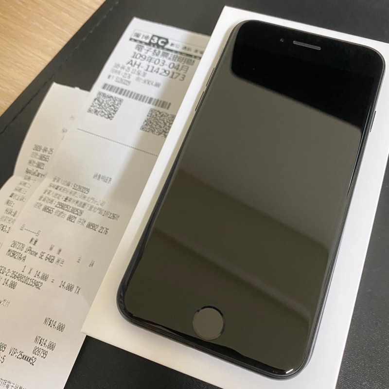 4/25購入iPhone se 2020 64g才買一天 包含價值3100 apple care+