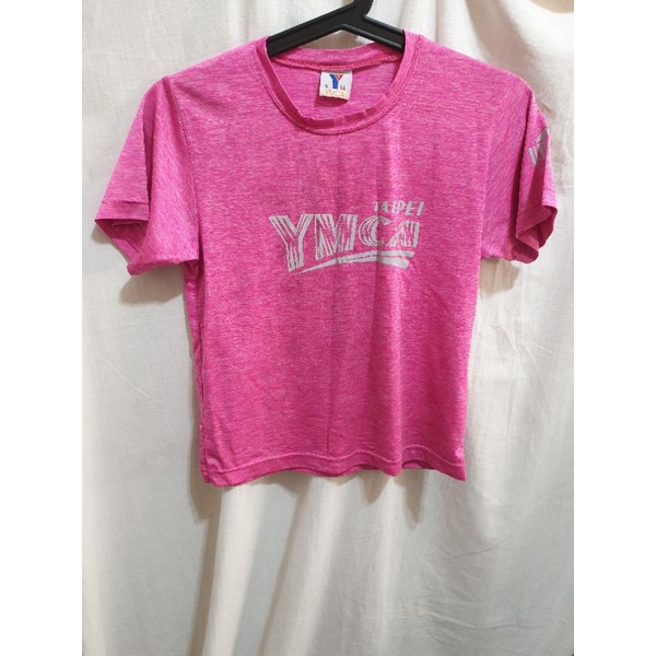 姜小舖運動風❤YMCA圓領短袖英文字YMCA TAIPEI圖案上衣S號 T恤 芭比風 歐美風 深色T恤 微甜風 素色T恤