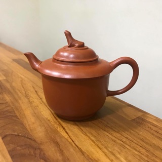 ［Chengyuan***]♦️早期鶯歌製薄胎朱泥宮燈蛙壺 容量：約160cc