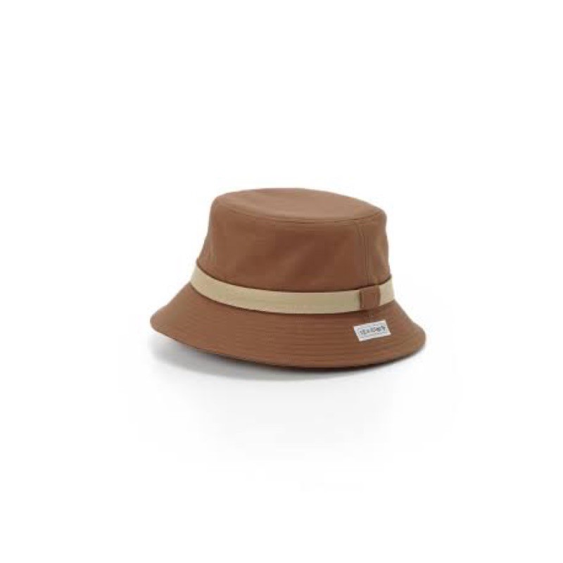 信三郎帆布 | 漁夫帽【中帽沿】男女適用。帽身以圓弧的造型為特色，帽沿的部分則屬於較為硬挺材質，能將臉型顯得立體一些。
