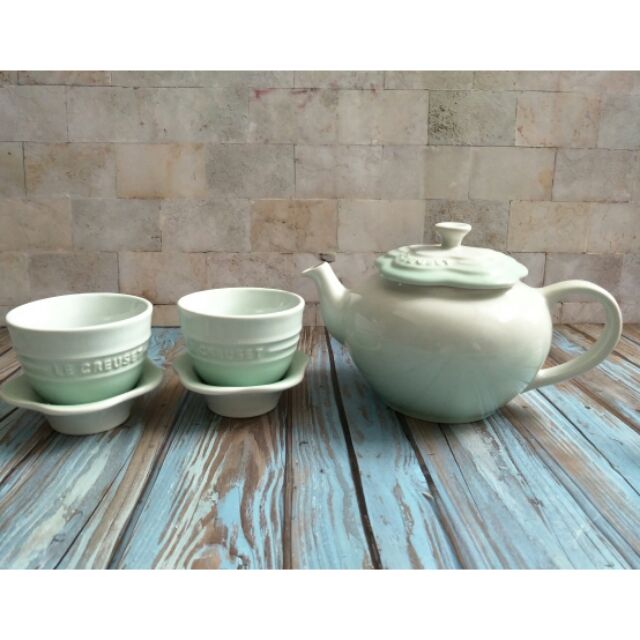 Le  creuset 超低價，茶壺5件組，陶瓷花形蓋茶壺杯子冰川綠五入組一壺二杯二蝶