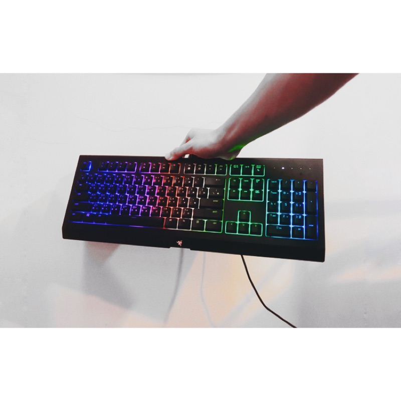 𝑺𝑶𝑳𝑫 𝑶𝑼𝑻二手正品 RAZER雷蛇 Cynosa Chroma薩諾狼蛛 RGB懸浮 機械式薄膜電競鍵盤