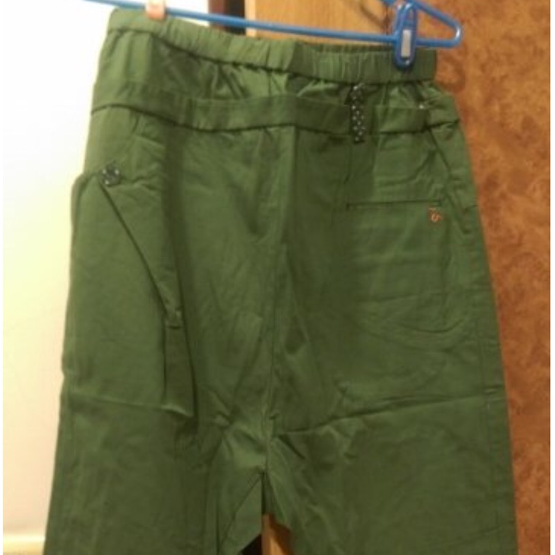 國內知名品牌A la sha服飾 軍綠色低檔褲
