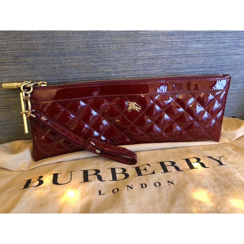 Burberry 漆皮手拿包