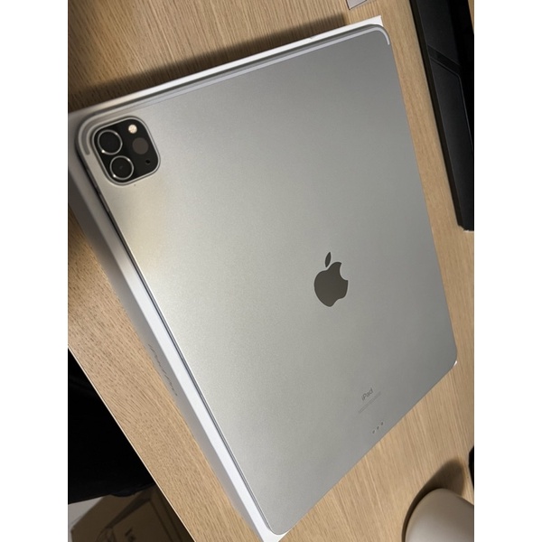 二手 2020 iPad pro 12.9 128GB + 二代 Apple pencil + 巧控鍵盤