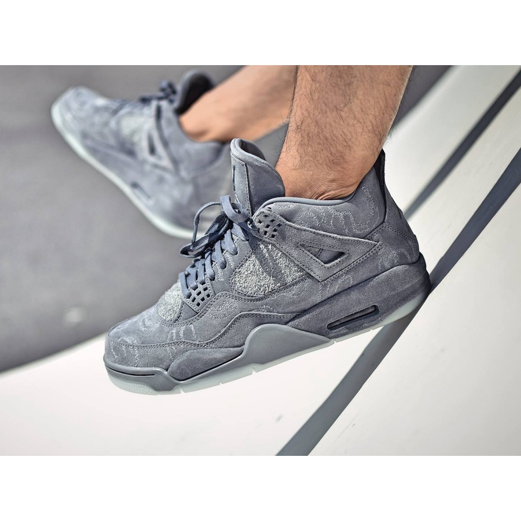 《Value》KAWS x Air Jordan 4 灰色 酷灰 麂皮 夜光底 AJ4 籃球鞋 930155-003