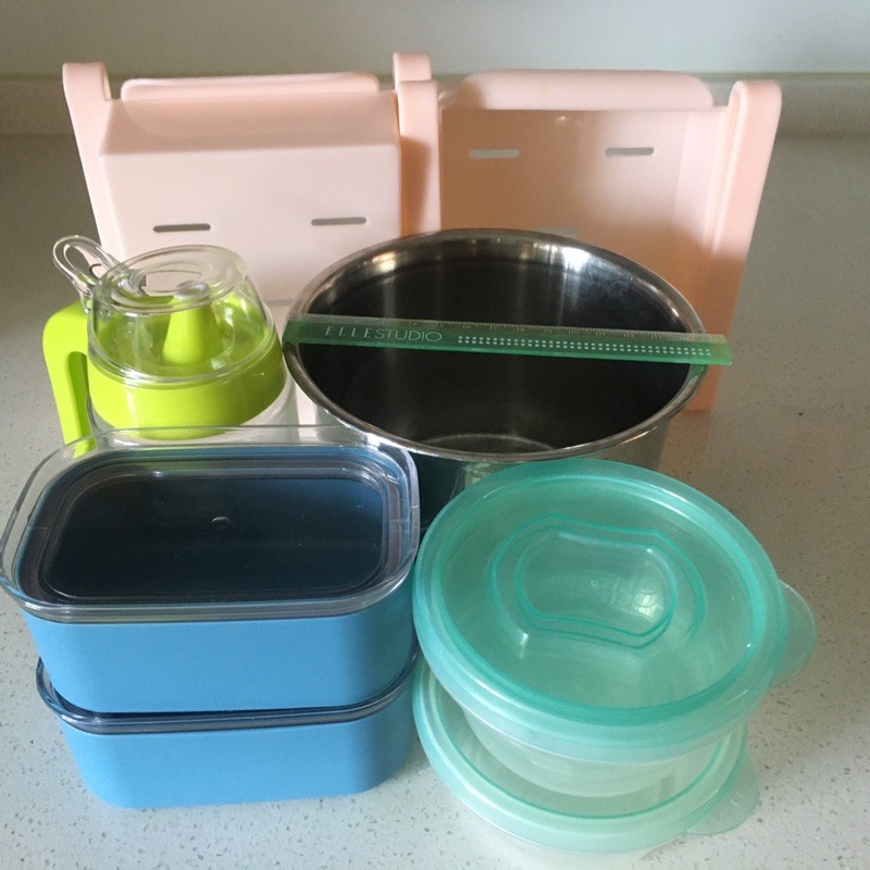 冰箱夾層抽屜、玻璃油壺、小鐵鍋、塑膠小盒