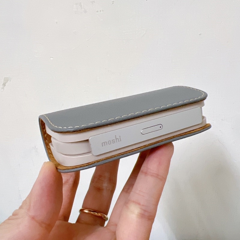 Moshi IonGo 5K雙充電線行動電源USB-C Lightning 礦石灰