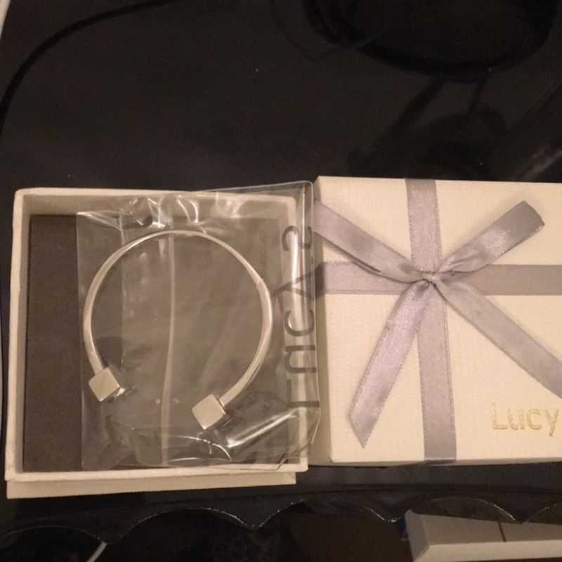 Lucy's 手環、手鍊 全新 購於新光三越