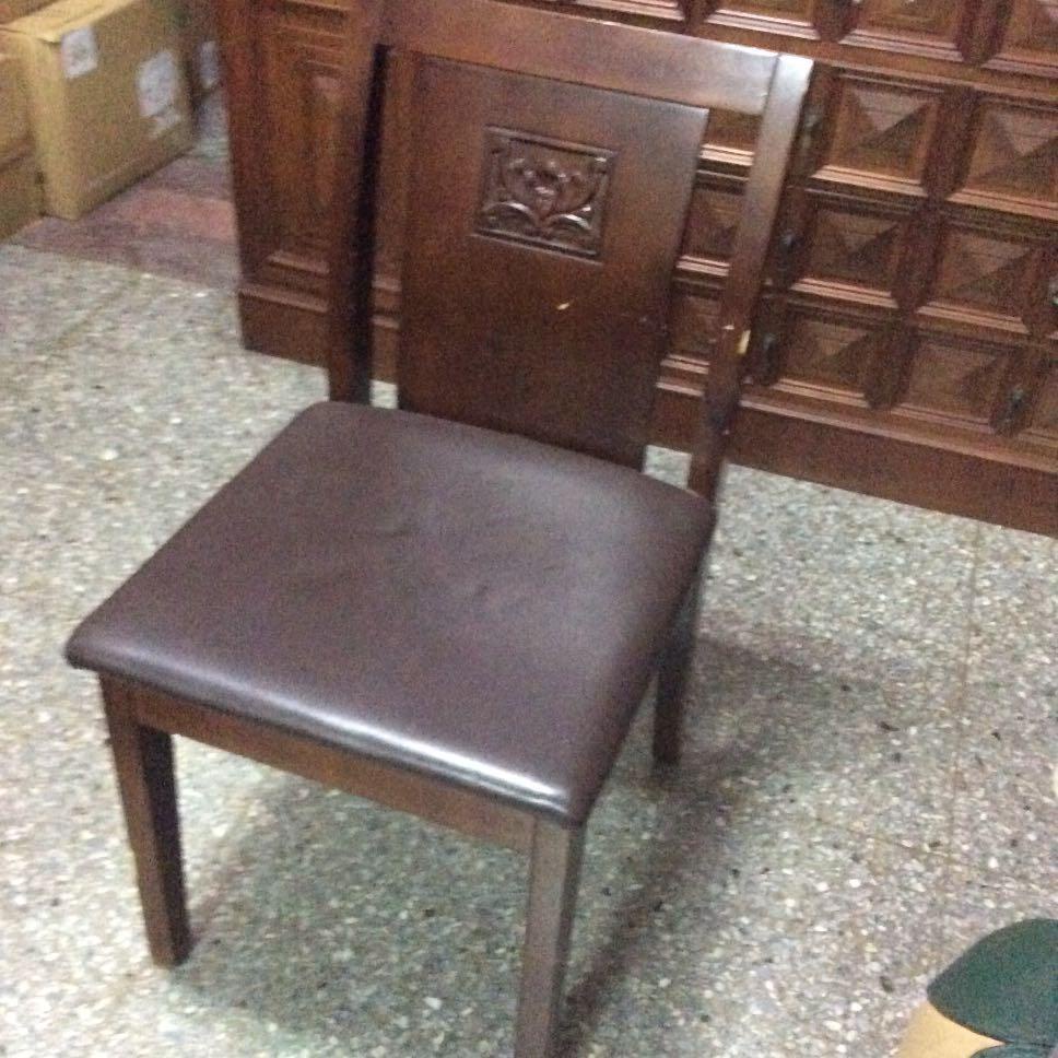 古典雕刻原木椅子，二手椅子，二手家具，二手餐椅，中古家具，咖啡色椅子，原木餐椅，台北市東區自取ok