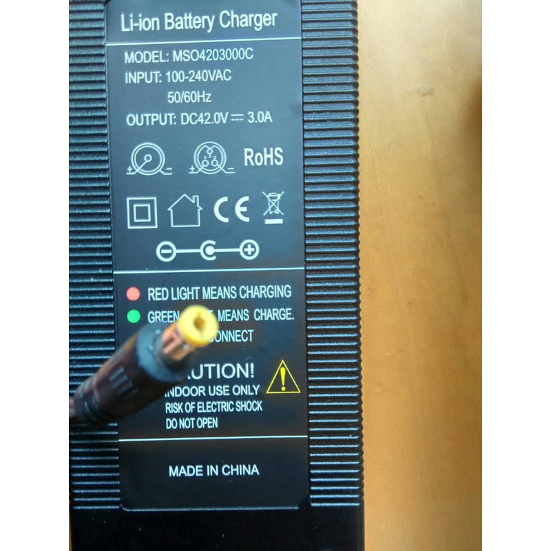 (勁風貿易) 36V鋰電池專用充電器 42V3A輸出可快充 多項各國安規