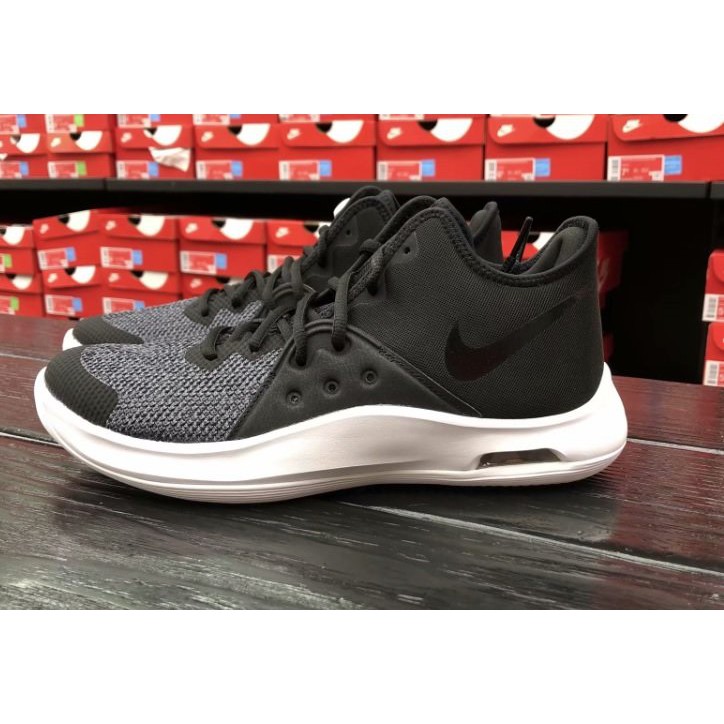 air versitile iii nike