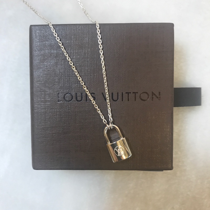 [艾飛兒名牌精品］Louis Vuitton Q93559 純銀鎖頭項鍊