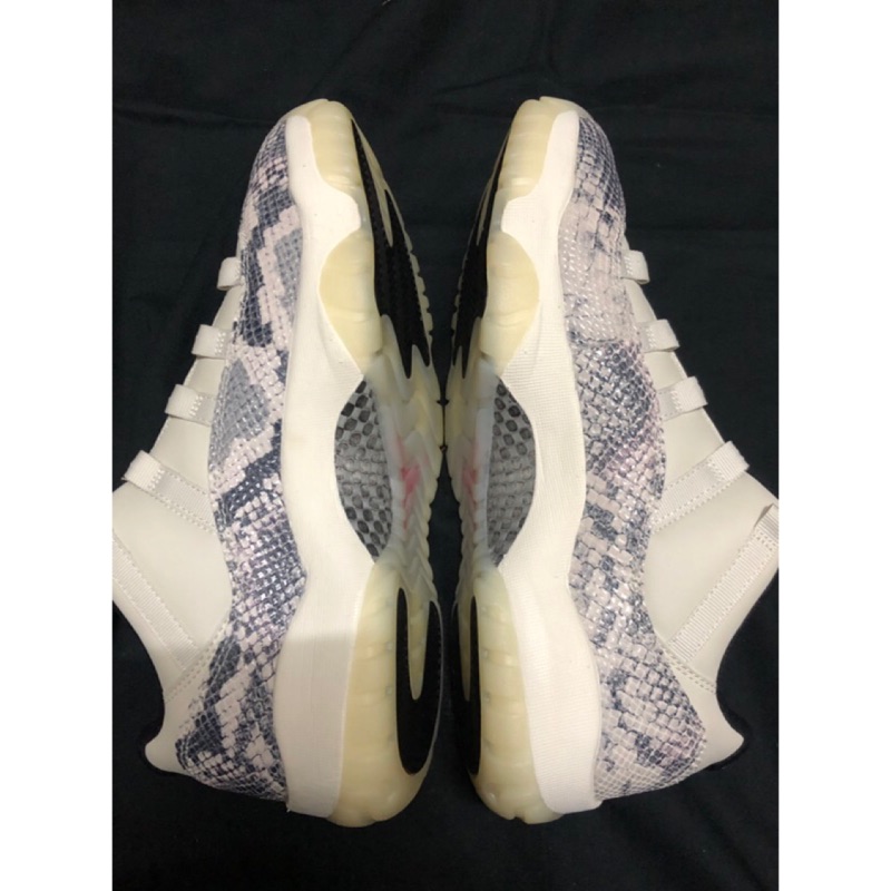 air jordan 11 low le snakeskin