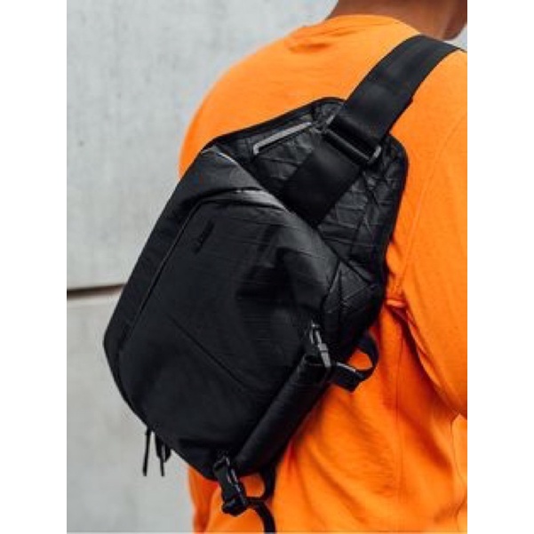 Incase Sling Pack Diamond Wire 12吋鑽石格紋筆電平板斜背包 二手