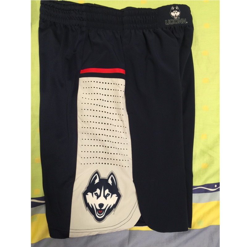 Nike NCAA CONN Huskies PE short 球員版籃球褲