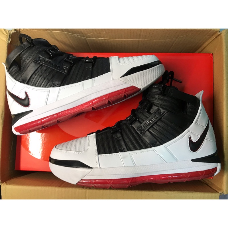 奈克狗不賣假貨 詹姆士三代 lebron james3 全新us9.5 Nike LeBron 3 QS Home AO