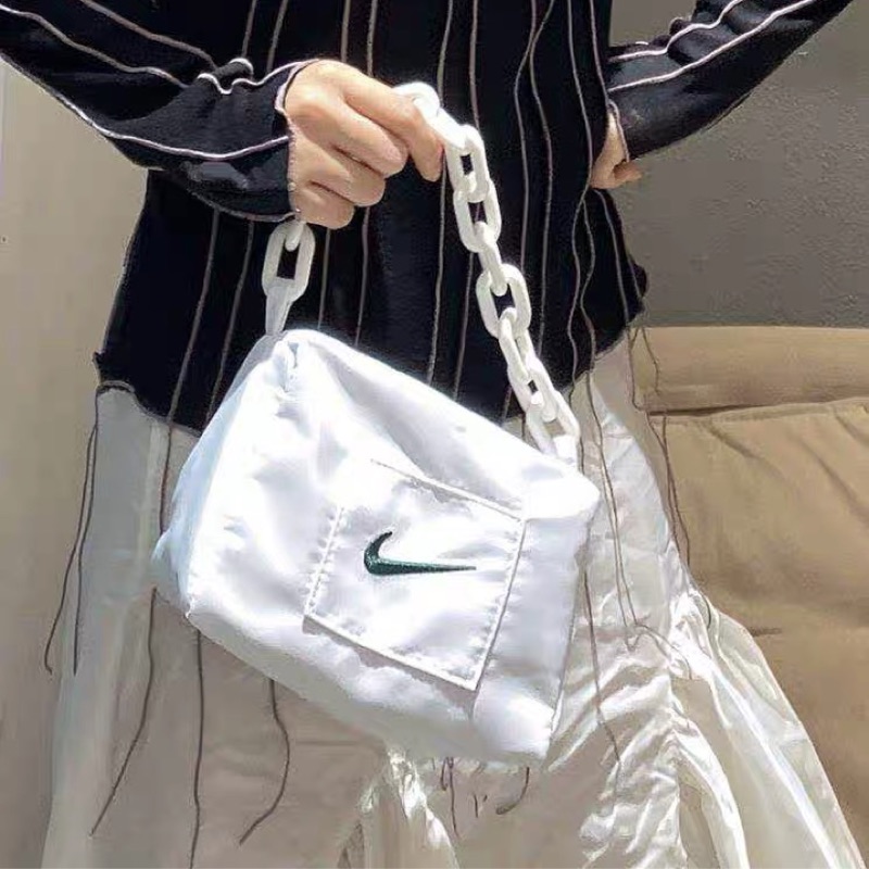 韓國代購🇰🇷hobo最夯腋下包 惡搞聯名Nike 鏈條手提包 拍照必備