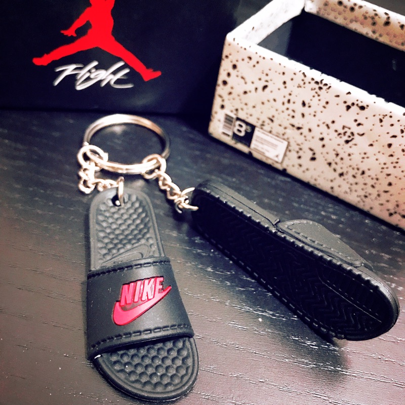 《HR小舖》🏀 迷你拖鞋 Nike 喬丹  黑底紅字 吊飾
