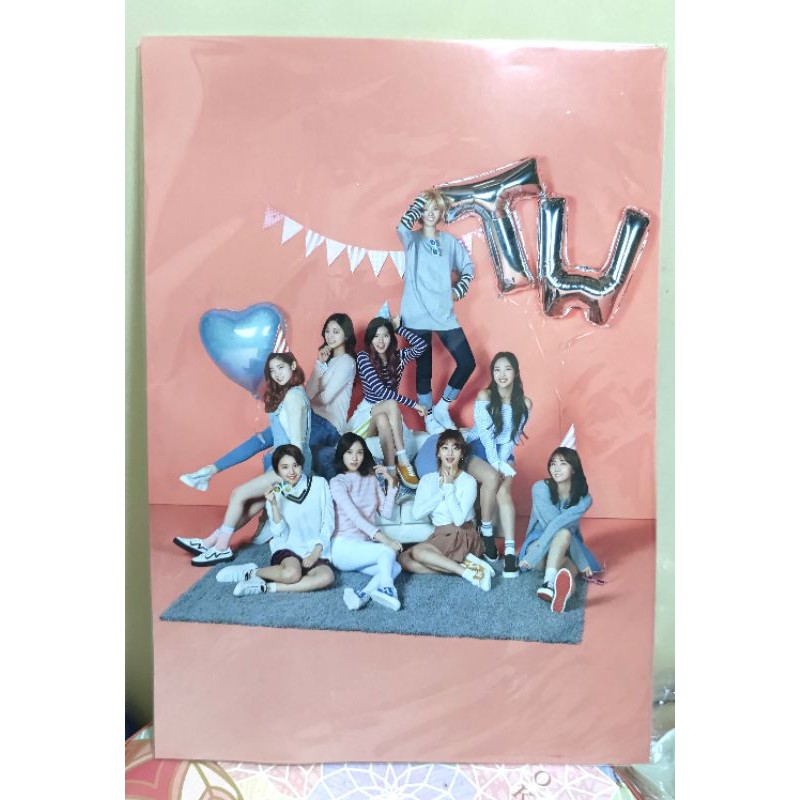 TWICE x 韓國SPRIS 聯名鞋 A4寫真大卡 彩瑛、志效、Momo、娜璉、Mina、多賢、子瑜、定延、Sana