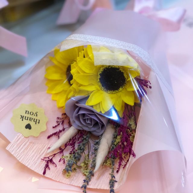 畢業花束 謝師花束 2朵香皂向日葵1朵玫瑰花 乾燥花感恩價 229 畢業首選 蝦皮購物