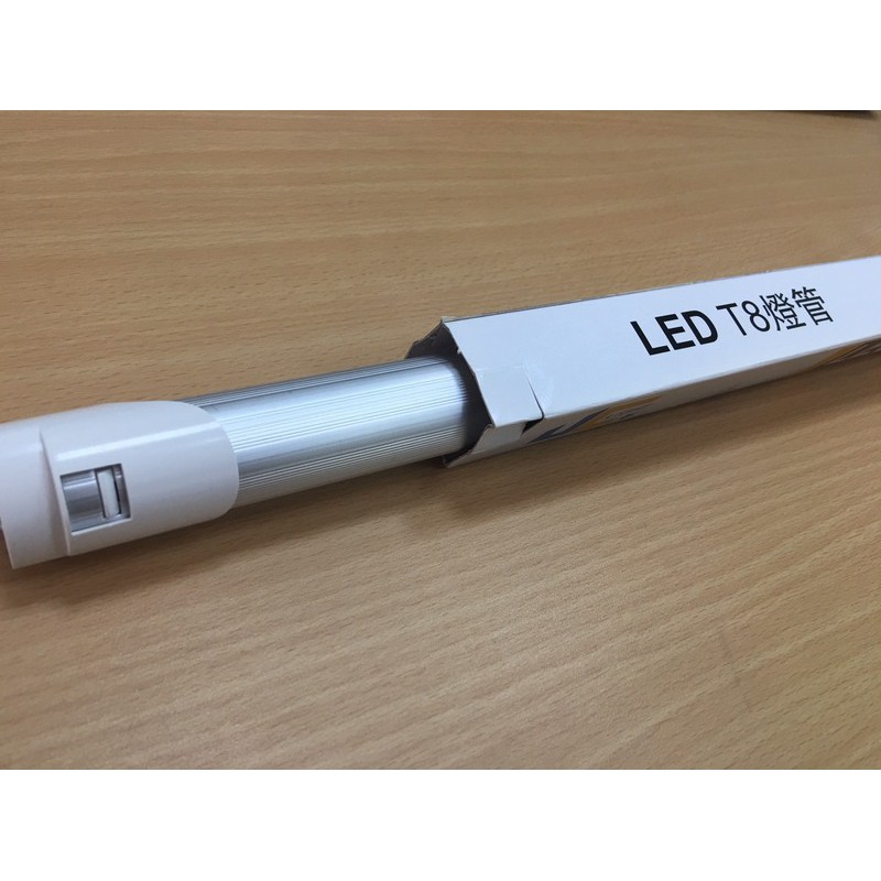 (特價商品)台灣製造 T8 LED 2呎 燈管 10W 1100 流明 全電壓 保固一年 業界最高流明值