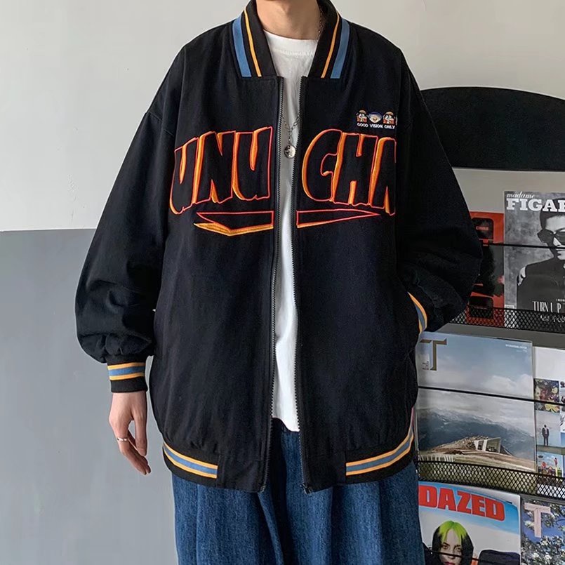 棒球外套 拼接英文字 棒球領外套 港風男外套 韓版防風情侶外套 教練夾克 修身帥氣潮牌 男生撞色外套（KCZJ032）