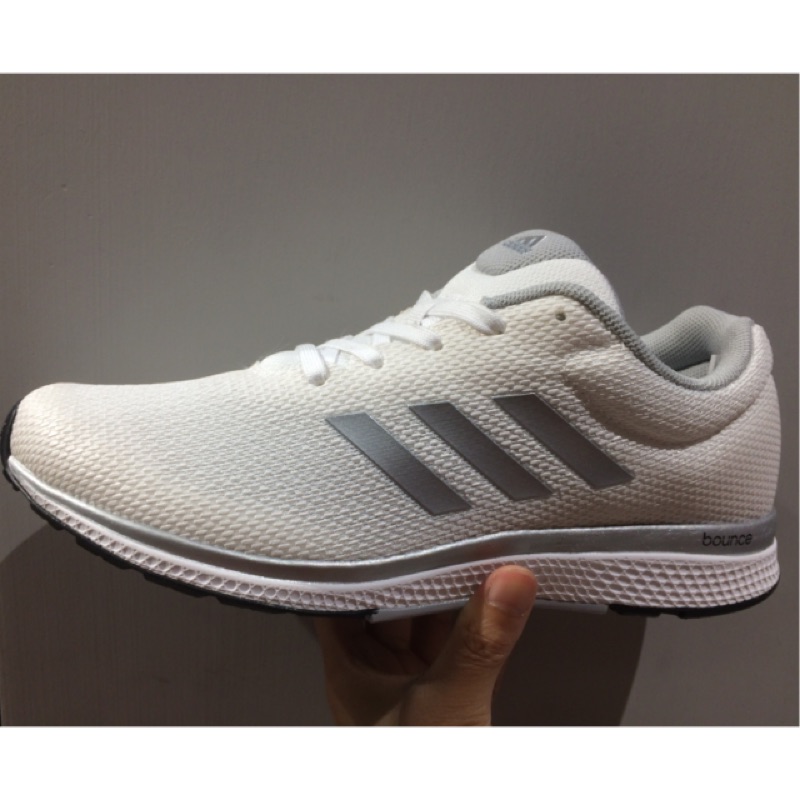 新款⚡️Adidas 女慢跑鞋 Mana Bounce 2w 輕量/簡約/運動風穿搭 白銀色