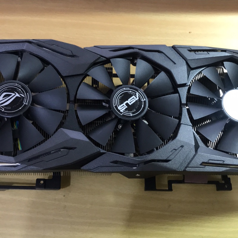 ASUS Strix GTX1080TI O8G 的風扇