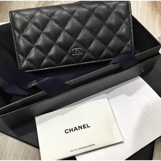 CHANEL 經典雙C LOGO牛皮對開式長夾(黑/香檳金)