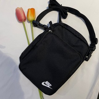 NIKE │ HERITAGE CROSSBODY 側背運動 休閒小包 經典勾款 DB0456-010