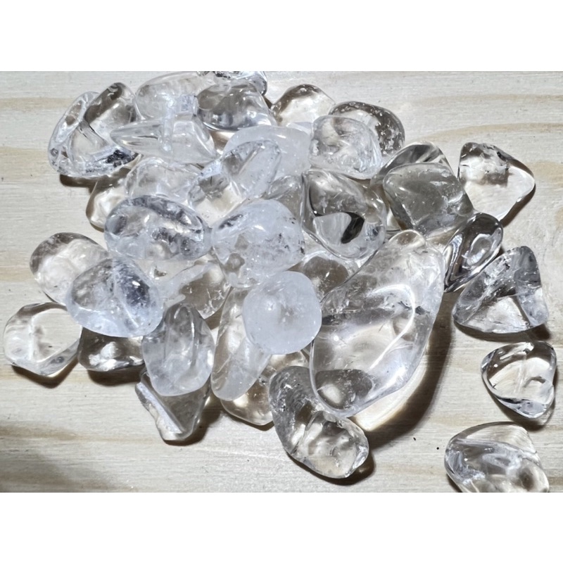 消磁 高頻透明白水晶碎石一個大小約0.8～1公分