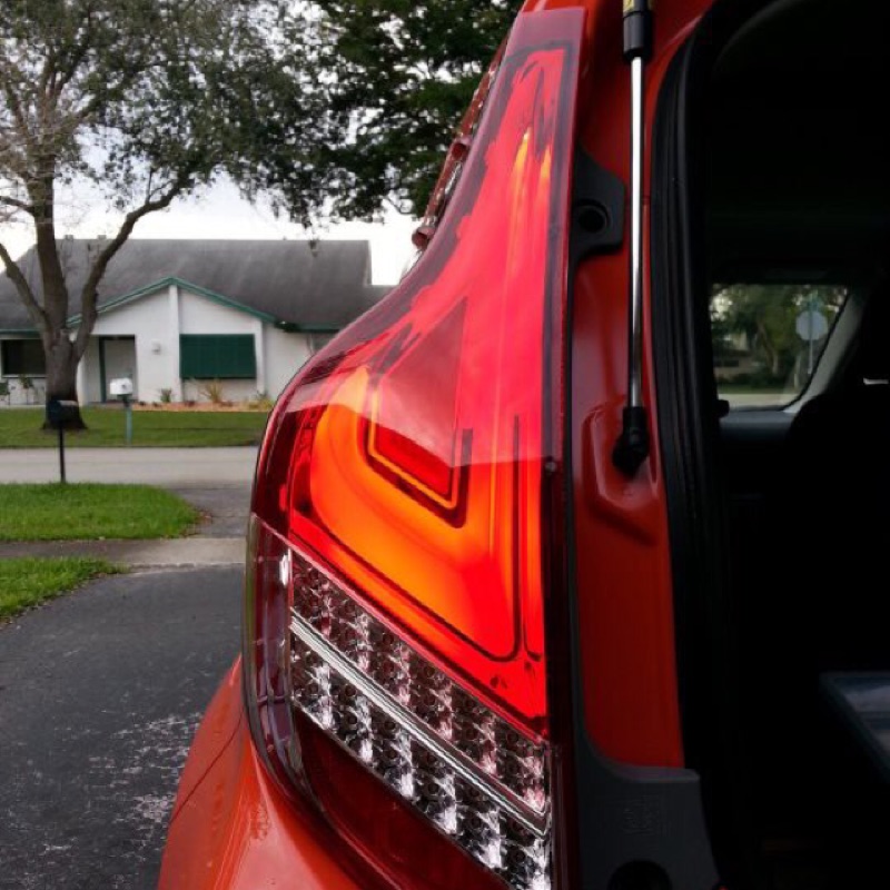2013+ Toyota Prius C LED 尾燈
