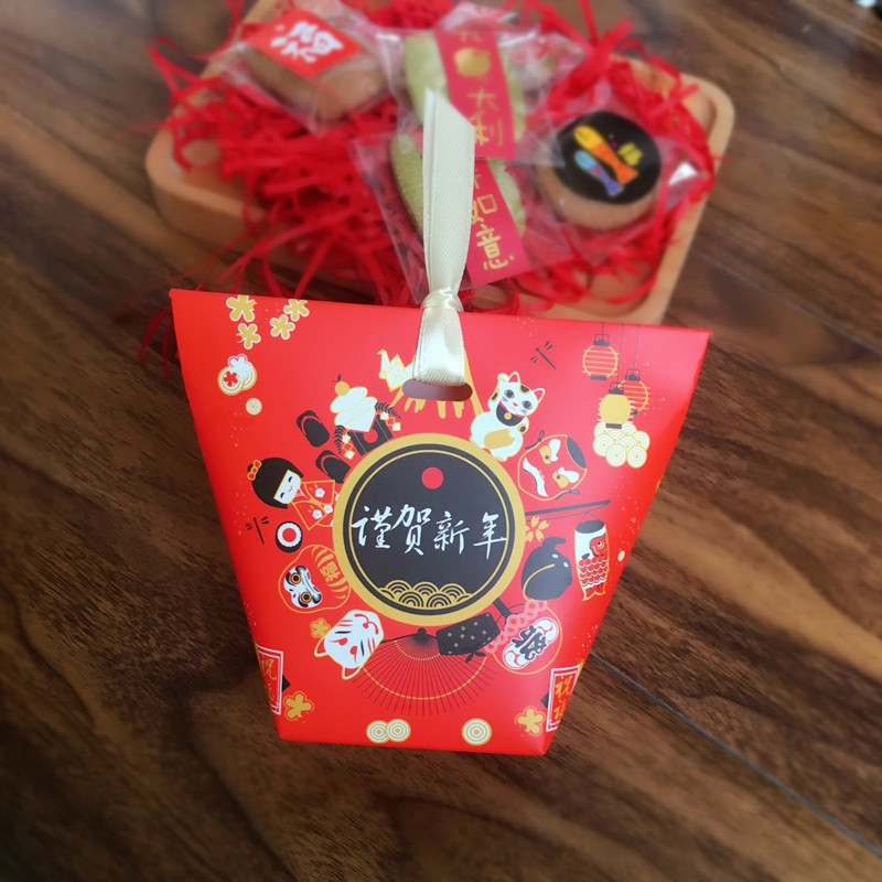 『Natsu Shop』新年日式 紅色 梯形牛軋糖迷你糖果盒(付緞帶) 現貨