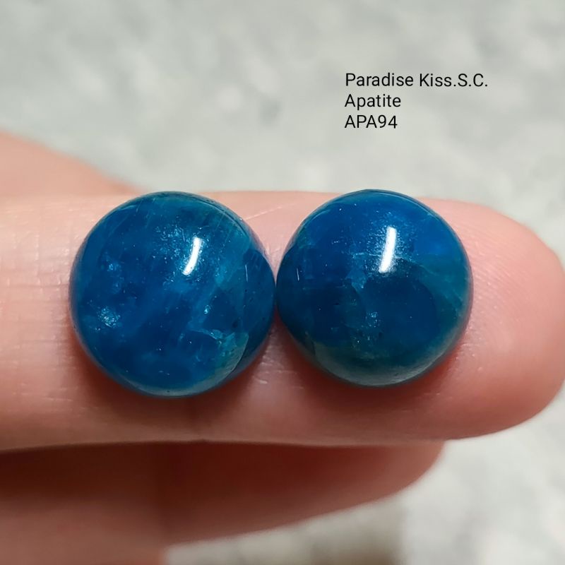 💎APA94.Apatite.天然星光體藍磷灰石.絕美的深海藍色系.無孔完整體(鑲嵌款裸石).2顆1組