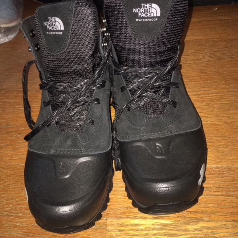 The North Face 雪地靴（因美國下雨把鞋盒弄濕了，所以沒把鞋盒帶回）適合9號到9.5號腳