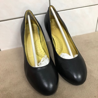 Magic mirror 專櫃品牌 黑色包鞋 中跟 羊皮 正式