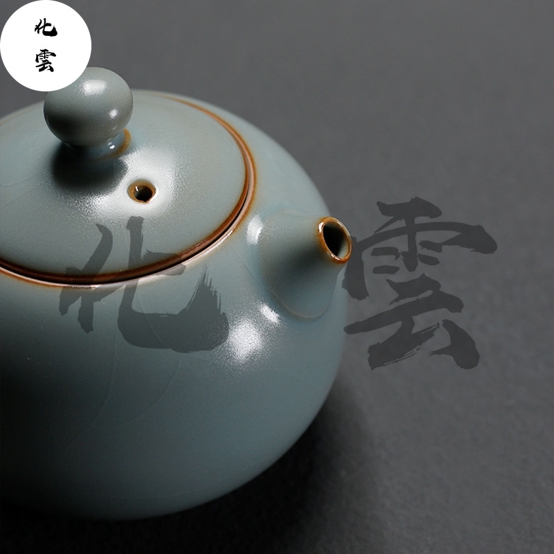 景徳鎮：白磁南瓜形水指（急須？） 景徳鎮：白磁南瓜形水指（急須？）