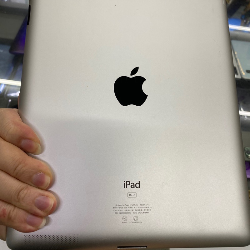 二手Apple iPad2 可插卡版16g 電池有更新過蓄電正常 外觀8.5成新 小朋友用剛好 隨便賣1990元副廠配件