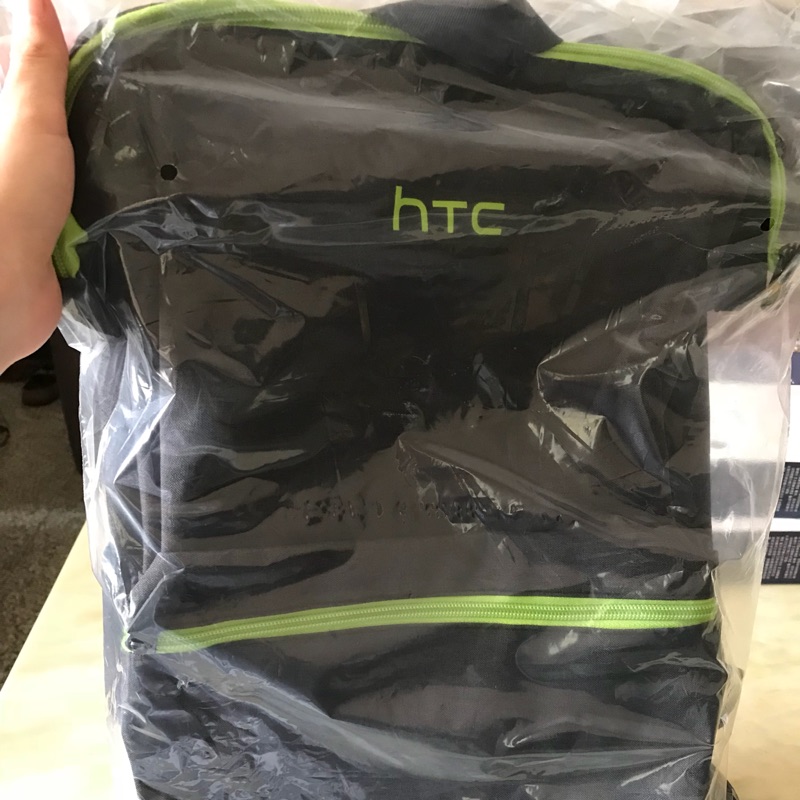 HTC 後背包，股東紀念品，很有質感，隨便賣200元