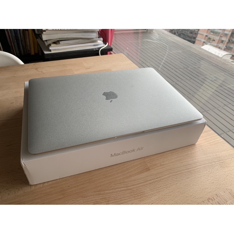 保固內256G SSD Touch ID Macbook air 2019版本 Retina 銀色