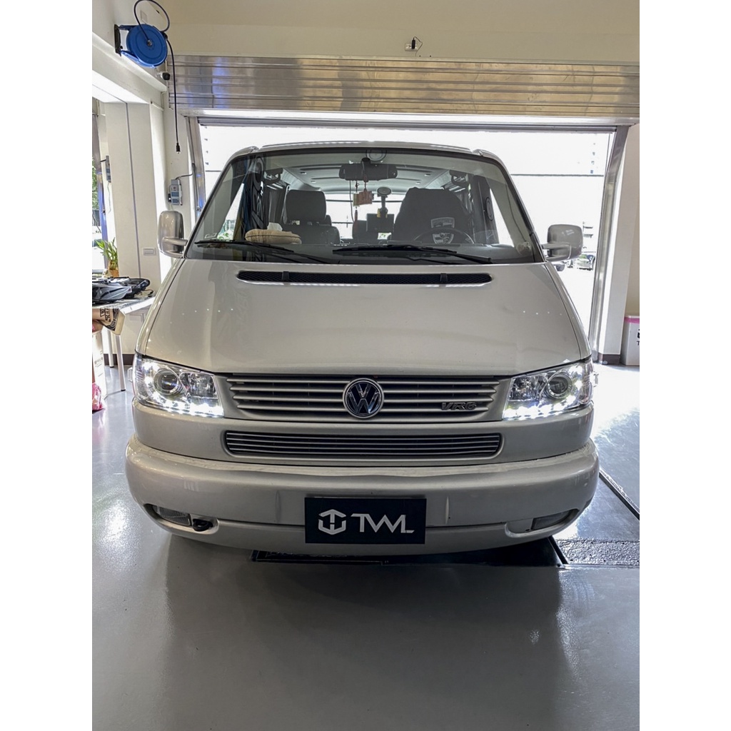 台灣之光 VW 福斯 T4 VR6 GP版97 98 99 00 01 02年高品質R8樣式LED光條晶鑽魚眼大燈組