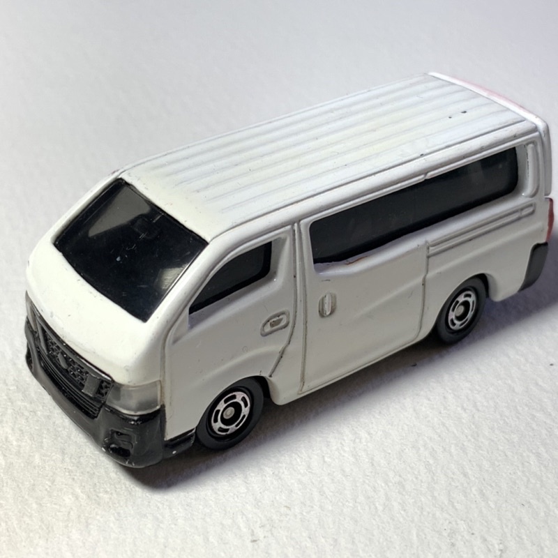 絕版 Tomica No.105 Nissan NV350 Caravan