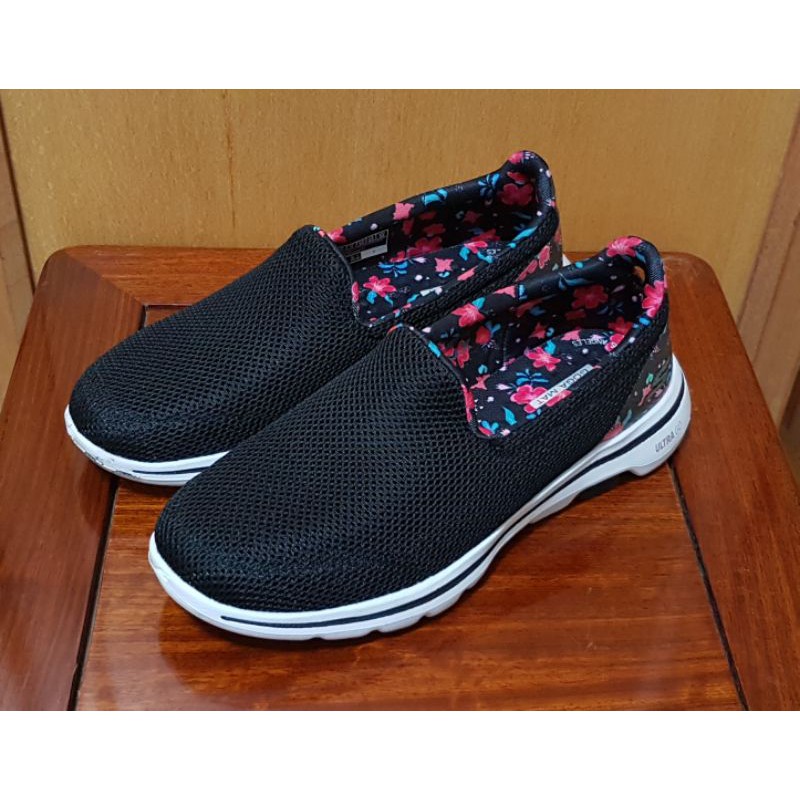 SKECHERS 女 健走鞋 休閒鞋 US6 黑 花卉 GOWALK 5 -124004BKMT