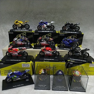 Valentino Rossi#單組賣#冠軍賽重機模型(1:24)#特別限定 經典安全帽(1:8)