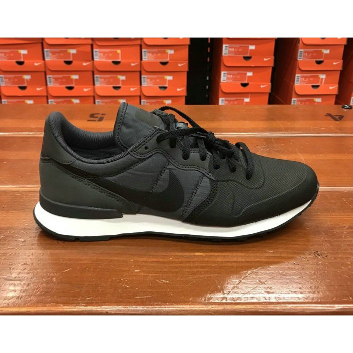 nike internationalist prm se