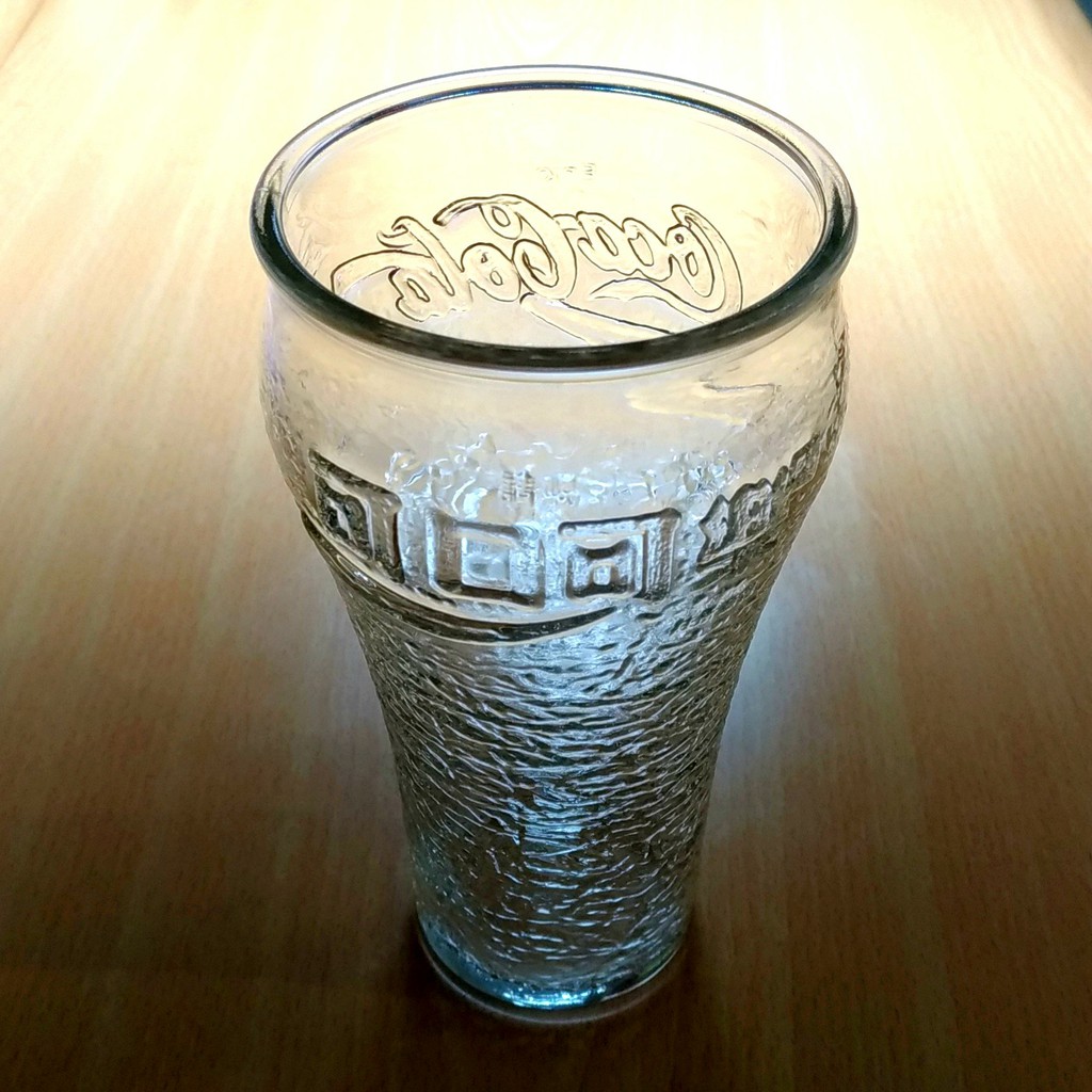《NATE》台灣懷舊早期&amp;企業商標收藏水杯之【請喝 可口可樂】中文浮雕曲線杯(玻璃杯)