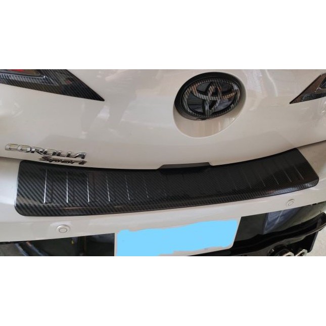 TOYOTA Corolla sport / AURIS 尾門 保桿上  防刮板 卡夢顏色  有標記號