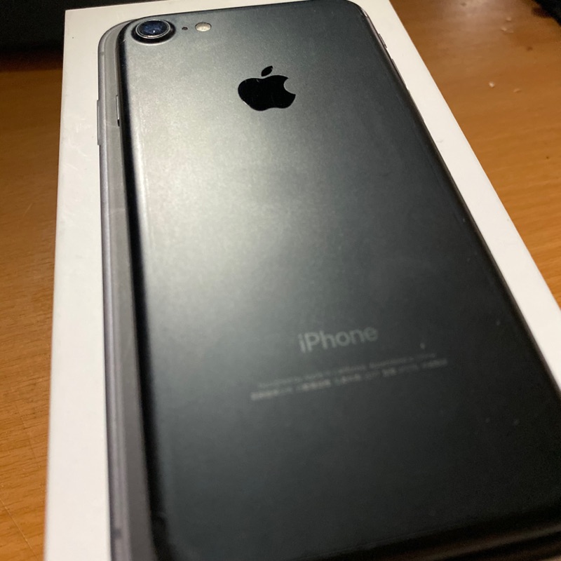 Iphone7 32g 消光黑 附保護貼 犀牛盾 9成新 盒子完整